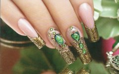 Дизайн ногтей «Жидкие камни — изумруды, опал» в СПА салоне красоты «Аква Лайф» Чебоксары.