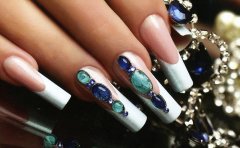 Дизайн ногтей «Жидкие камни — сапфиры, изумруд» в СПА салоне красоты «Аква Лайф» Чебоксары.