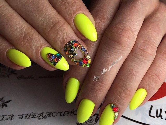 Маникюр на Острые Ногти