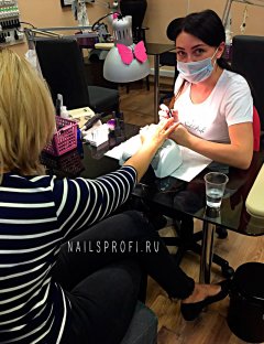 Маникюр на короткие ногти в студиях NailProfi